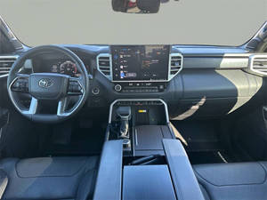 Toyota Tundra noire 2022 en parfait état - Product Image 2