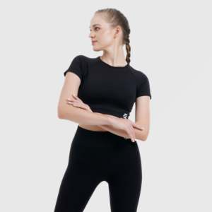 เสื้อยืดโยคะไร้ตะเข็บ Pace สีดำ - เสื้อออกกำลังกายที่สวมใส่สบายและมีสไตล์ - Product Image 4