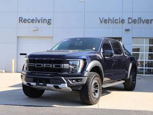 Último Modelo Usado: Camioneta Ford F-150 Raptor 4x4 SuperCrew 2021, Motor 3.5L EcoBoost de Alto Rendimiento, R20, Color Oscuro, en Venta - Product Image 2