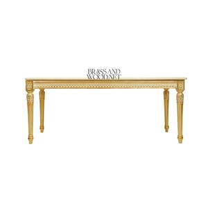 Mesa de Centro de Lujo con Tapa de Mármol, Detalles en Oro Hechos a Mano y Patas Talladas Elegantes para una Decoración Clásica de Sala de Estar - Product Image 1