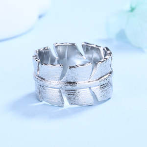 Anillo de Hoja Detallado en Oro Blanco de 14K Amy Annette, Romántico y Moderno con Incrustaciones de Piedras Preciosas, Chapado en Oro Rosa y Elegante Chapado en Oro de 18K, Ideal para Regalo - Product Image 3