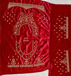 Hermosa Lehenga Choli con doble Chunni y varios trabajos de parches bordados - Product Image 5