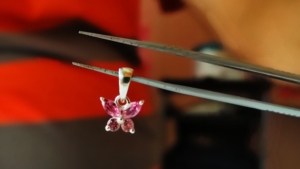 Pendentif papillon tourmaline rose à la mode 925 pierres en argent plaqué or breloques AAAA qualité griffe réglage pour les femmes - Product Image 4