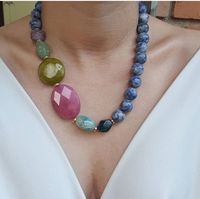 Ensemble élégant collier et boucles d'oreilles en résine fait main, bijoux stylés à grosses perles, collier ras-du-cou en acrylique pour femme, artisanat en résine