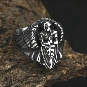 Anillos de Moda para Hombre Yunnique, Joyería de Acero de Titanio al por Mayor, Anillos Personalizados con Alas de Ángel y Espada, Acero Inoxidable - Product Image 1
