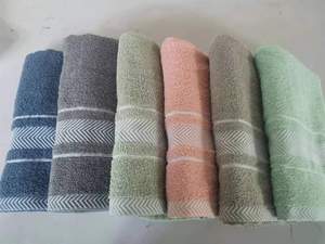 Serviette de visage 100% coton multicolore de qualité exportée Serviette de visage douce multi-usages Hôtel Maison Serviettes de visage personnalisées teintées en plaine OEM - Product Image 3