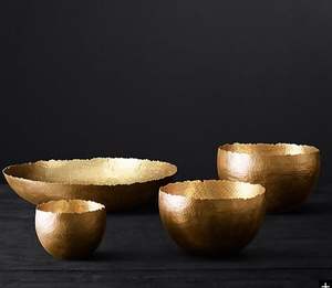 Cuenco de latón de primera calidad con apertura amplia y borde en relieve perfecto para sostener flores de frutas o popurrí decorativo - Product Image 1