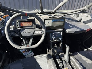 NUEVO Can-Am Maverick X3 MAX X RC TURBO RR 72 UTV CLÁSICO DE PRIMERA CLASE 2026 PARA ADULTOS - Product Image 2