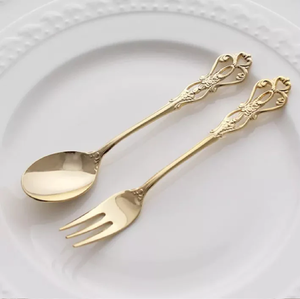 Juego de Cubiertos Minimalista Ecológico de Acero Inoxidable Chapado en Oro de Diseño de Lujo para Bodas y Eventos, Incluye Cucharas y Cuchillos - Product Image 1