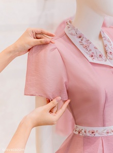 Robe de soirée classique et luxueuse pour femme Tissu doux 2 couches Style bureau pour femme avec logo à l'avant Motif solide - Product Image 3