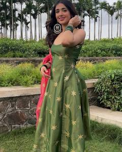Vestido de Mujer de Georgette Sintética Pesada, Estilo Moderno, Talla Personalizada, Alta Demanda en India, para Regalo de Fiesta, Diseño Indio, Pakistaní - Product Image 6