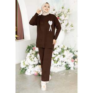 Hijab con bordado de corazón, conjunto rosa de 2 piezas - Product Image 2