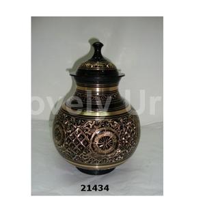 Urnas funerarias de cremación de latón metálico grabado en negro Radiance para cenizas humanas - Product Image 1