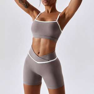 Ensemble short de yoga taille mi-haute et soutien-gorge de sport avec logo personnalisé - Écologique, extensible dans quatre directions, sans coutures, séchage rapide pour l'entraînement - Product Image 3