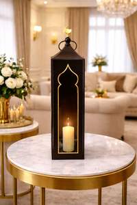 Lanterne marocaine en métal finition or noir avec dessus en forme de croissant, design haut, lumière de bougie chaude, décoration de maison festive de luxe - Product Image 2