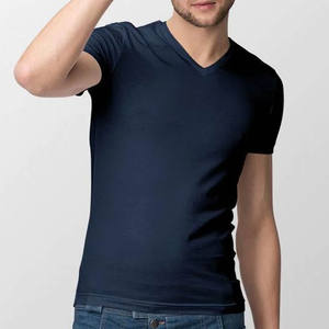 Comparer Next Level Apparel T-shirt haut de gamme à col en V ajusté pour homme - Product Image 6