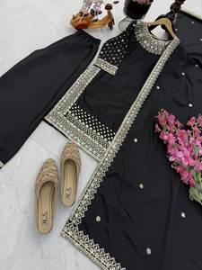 Chinon Modern Party Lehenga Costume pantalon Kurta imprimé sur le devant et le dos avec Dupatta en tissu Reyon - Product Image 4