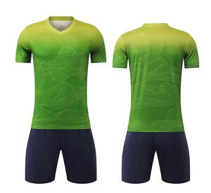 Maillots de football à manches courtes en polyester respirant à 100 %, design personnalisé par sublimation, uniformes de haute qualité, légers et à séchage rapide - Product Image 4