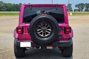 รถจี๊ปแรงเลอร์ รูบิคอน AWD ปี 2024 มือสอง ไมล์น้อย เกียร์อัตโนมัติ พวงมาลัยซ้าย สีเข้ม ใช้แก๊ส/ไฟฟ้า - Product Image 3