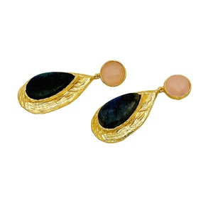 ตุ้มหูชุบทองแบบห้อยลายกุหลาบควอตซ์และหินอัญมณีลาบราดอไรต์ที่ทันสมัย - Product Image 1