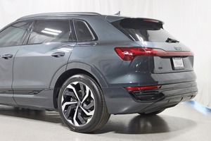 Audi Q8 e-tron Premium Plus 4 portes SUV AWD 2024 d'occasion en bon état - Product Image 3