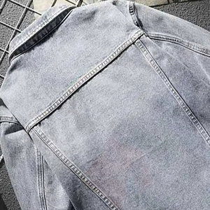 Veste en jean bleue pour homme avec finition unie, tissu confortable, coupe classique, vêtement d'extérieur tendance - Product Image 3