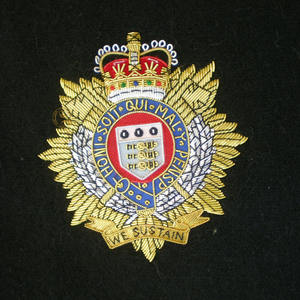 Insigne de blazer en fil métallique brodé à la main avec perles Produit décoratif à coudre - Product Image 2