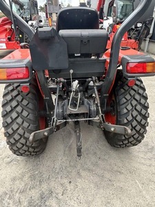 Tractor Utilitario Kubota L1-382 Usado – Tractor Agrícola 4x4 de 38HP, Potente y Versátil - Product Image 3