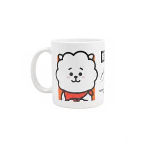 Tazza in ceramica bianca con design BT21 a forma di cartone animato con sciarpa rossa, per caffè o tè - Product Image 1