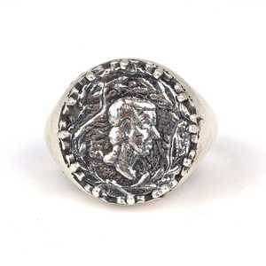 Anillo Caesar Redondo Pulido de Plata de Ley 925 con Diamante de Corte Ovalado y Engaste Invisible de Platino, Chapado en Rodio, Joyería Fina para Uso Diario - Product Image 5