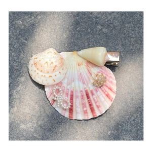 Pince à cheveux en coquillage faite à la main, accessoires en coquillage océanique doux et élégant pour les femmes, style plage d'été pour de beaux looks de tous les jours - Product Image 1