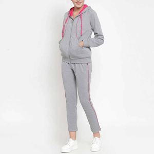 Haute demande femmes deux pièces ensemble survêtement d'entraînement fabriqué en haute qualité femmes survêtement à glissière avec sweat à capuche - Product Image 4