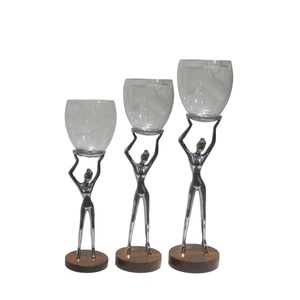 Chandelier votif de pilier en métal fait à la main élégant et moderne pour la décoration de la maison et du salon. - Product Image 5