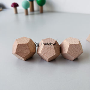 Dés polyédriques en bois naturel de qualité supérieure, ensemble de 7 pièces, écologiques, durables, faits à la main pour les jeux de société, RPG Tradebyd - Product Image 1