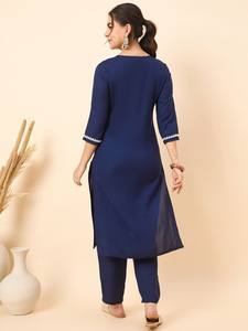 Femmes ethnique bleu motifs ethniques brodés col cranté Kurta avec pantalon indien pakistanais salwaar kameez - Product Image 5