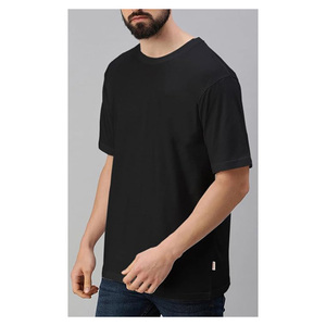 Camiseta Extra Grande con Efecto Desgastado, Estilo Urbano y Moderno para un Look Informal y Relajado - Product Image 3