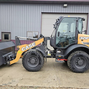 2023 Case 321F Chargeuse sur pneus-Haute performance dans un design compact - Product Image 1
