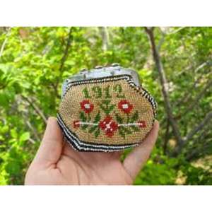 Porte-monnaie élégant fait main en perles avec petite pochette zippée et motif papillon pour pièces de monnaie et cartes – Idéal pour cadeaux promotionnels - Product Image 4