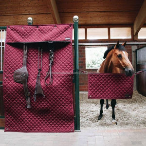Cortina acolchada premium para establo de caballos con ventana de malla, separador de establo transpirable e impermeable para establos ecuestres - Product Image 6