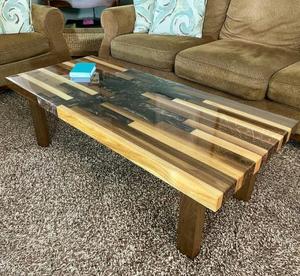 Vente en gros table basse design traditionnelle en bois et résine de style moderne pour salon exportation indienne - Product Image 4