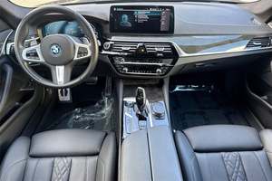 BMW Série 5 530e hybride rechargeable à propulsion arrière 2023 - Product Image 3