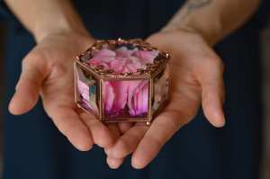 กล่องเครื่องประดับแก้วทรงหกเหลี่ยมพร้อมกรอบโลหะสำเร็จรูปเหมาะสำหรับเก็บแหวนสร้อยคอและเครื่องประดับชั้นดีตามสั่ง - Product Image 6