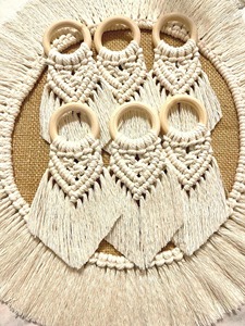 Anneau de serviette tissé au style charmant pour une décoration élégante de table à manger à domicile, utilisation quotidienne et réception d'invités avec une finition texturée naturelle - Product Image 3