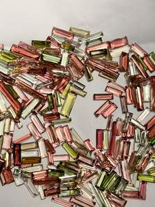 Tourmaline multicolore naturelle à facettes en forme de baguette en vrac - Product Image 2