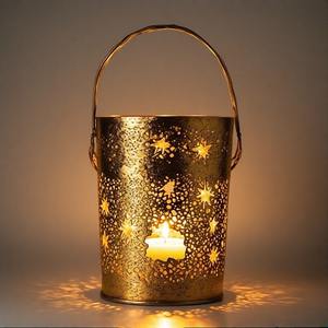 GraceGlow Bougeoir en aluminium moulé givré Elegance Centre de table des fêtes avec flocon de neige - Product Image 5