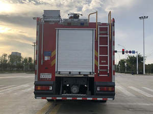 Camion-citerne à eau à essieu unique de 8 tonnes, occasion, 4x2, transmission manuelle, 351-450 CV, 15001-30000 L - Product Image 4