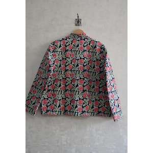 Chaqueta Acolchada Reversible con Estampado Floral, Tejido Ecológico Hecho a Mano, Cierre de Botones, Manga Larga, Abrigo Cálido para Invierno - Product Image 4