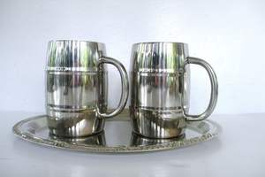 Juego de 2 Tazas Redondas de Metal Estilo Moscú en Metal de Primera Calidad con Bandeja Ovalada, Perfectas para Servir Bebidas y como Vajilla Elegante para Bar - Product Image 6