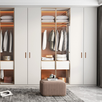 Armoire et dressing modernes, durables et personnalisables pour le rangement des vêtements, meubles de chambre à coucher