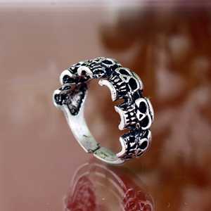 Bague unisexe de haute qualité, tendance gothique, multi-têtes de mort en laiton, plaqué argent oxydé, style punk et motard, bague statement, vente en gros - Product Image 3